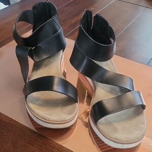 Time and Tru Black Strappy Sandals